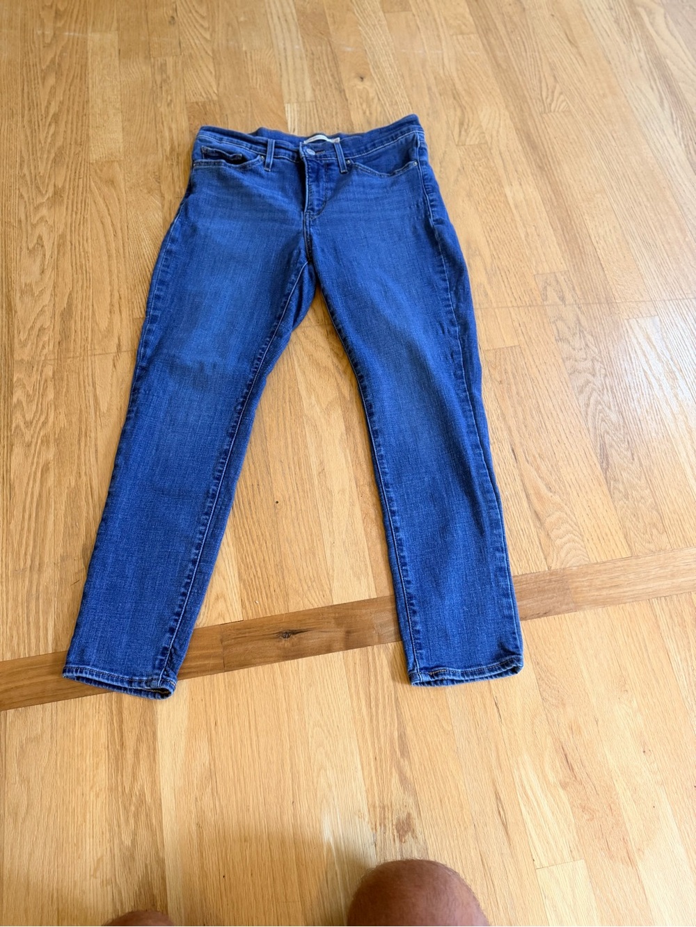 Ladies Size 29 "Levi's" 311 Shaping Skinny Dark Blue Skinny Jeans Red Label GUC